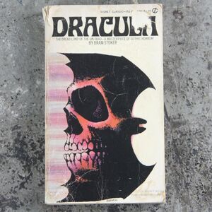 Dracula, First Signet Printing, numbered 11-19, paperback, October 1965